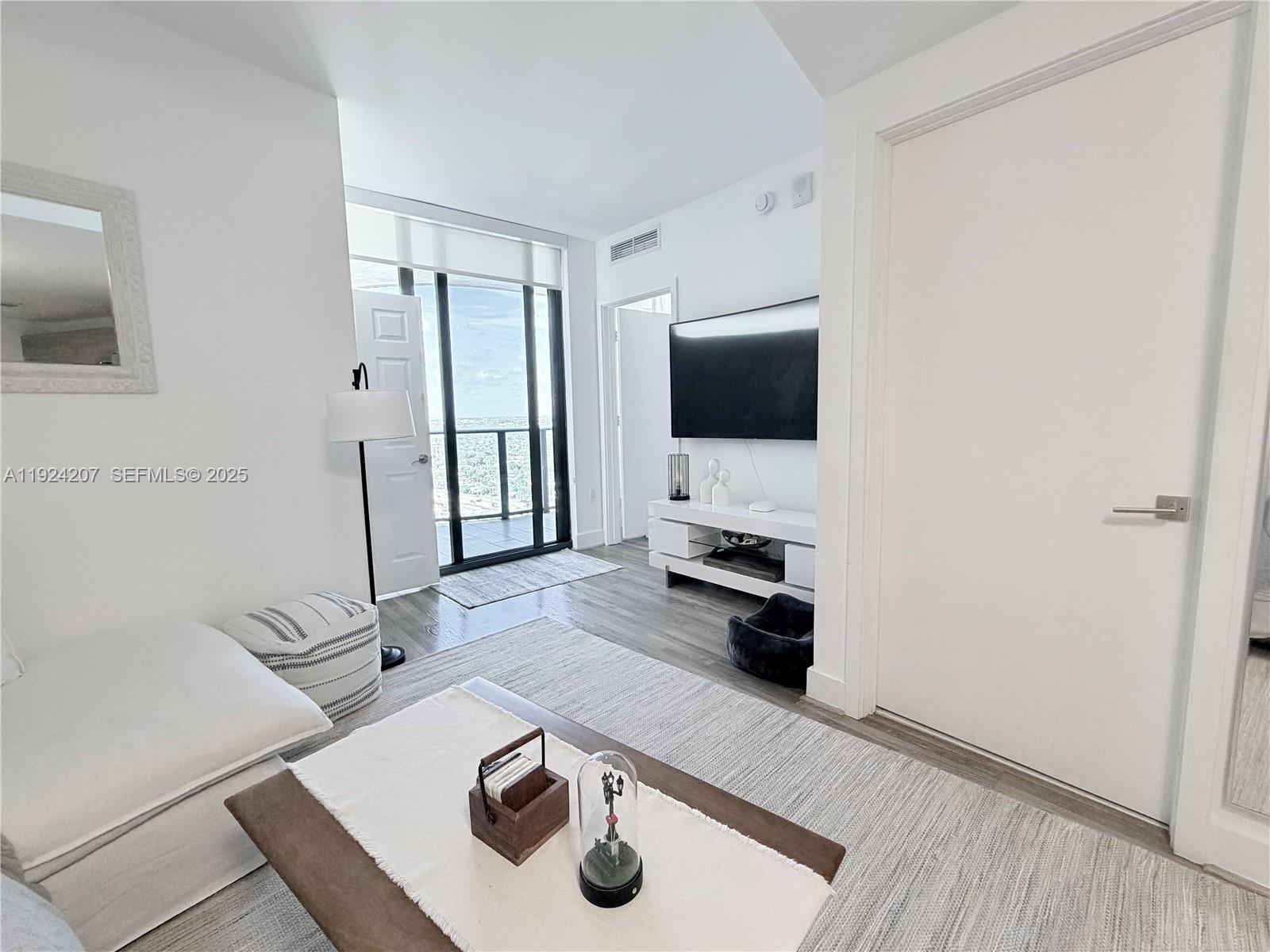 121 NE 34th St #3014, Miami FL 33137