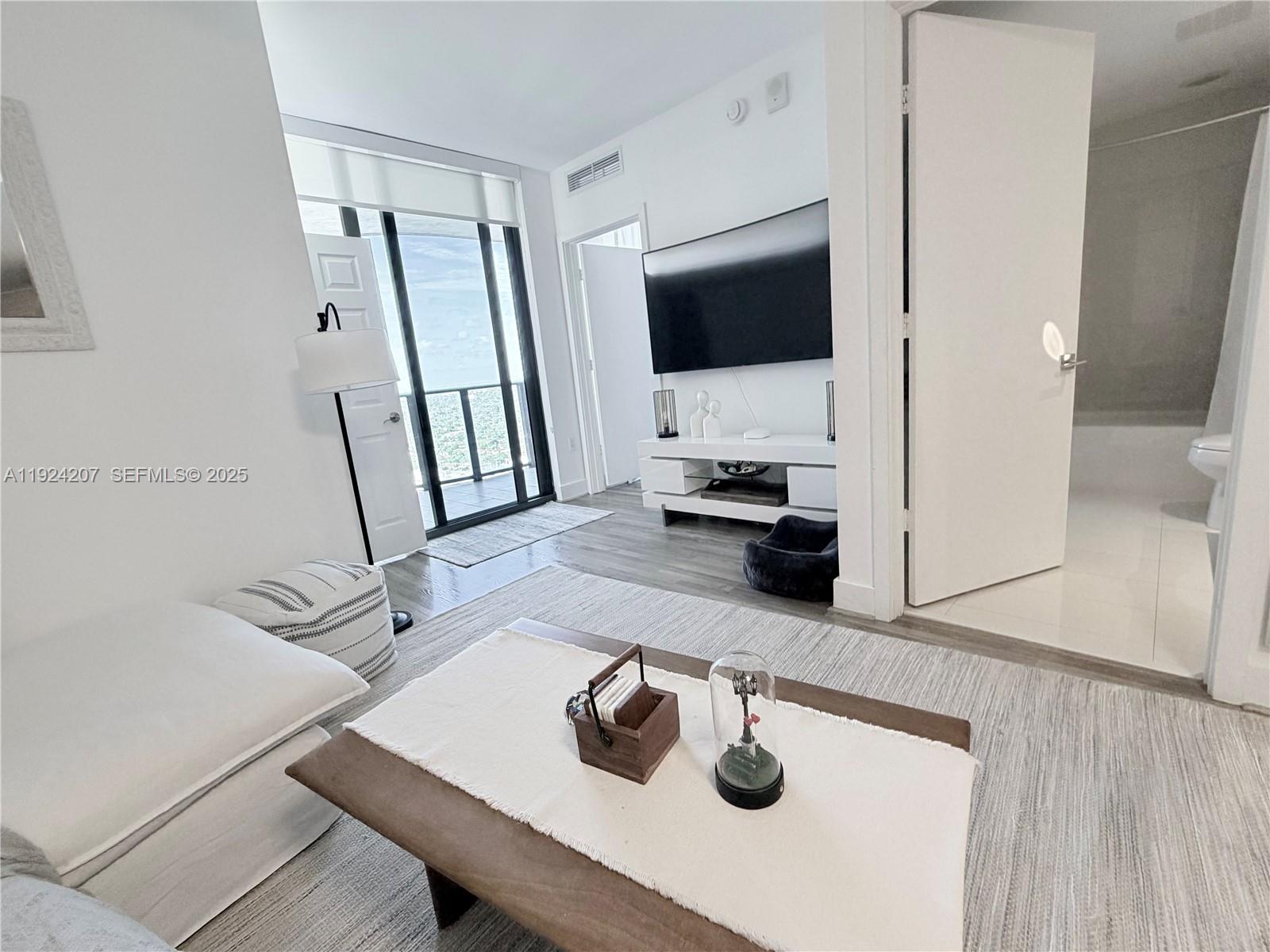 121 NE 34th St #3014, Miami FL 33137