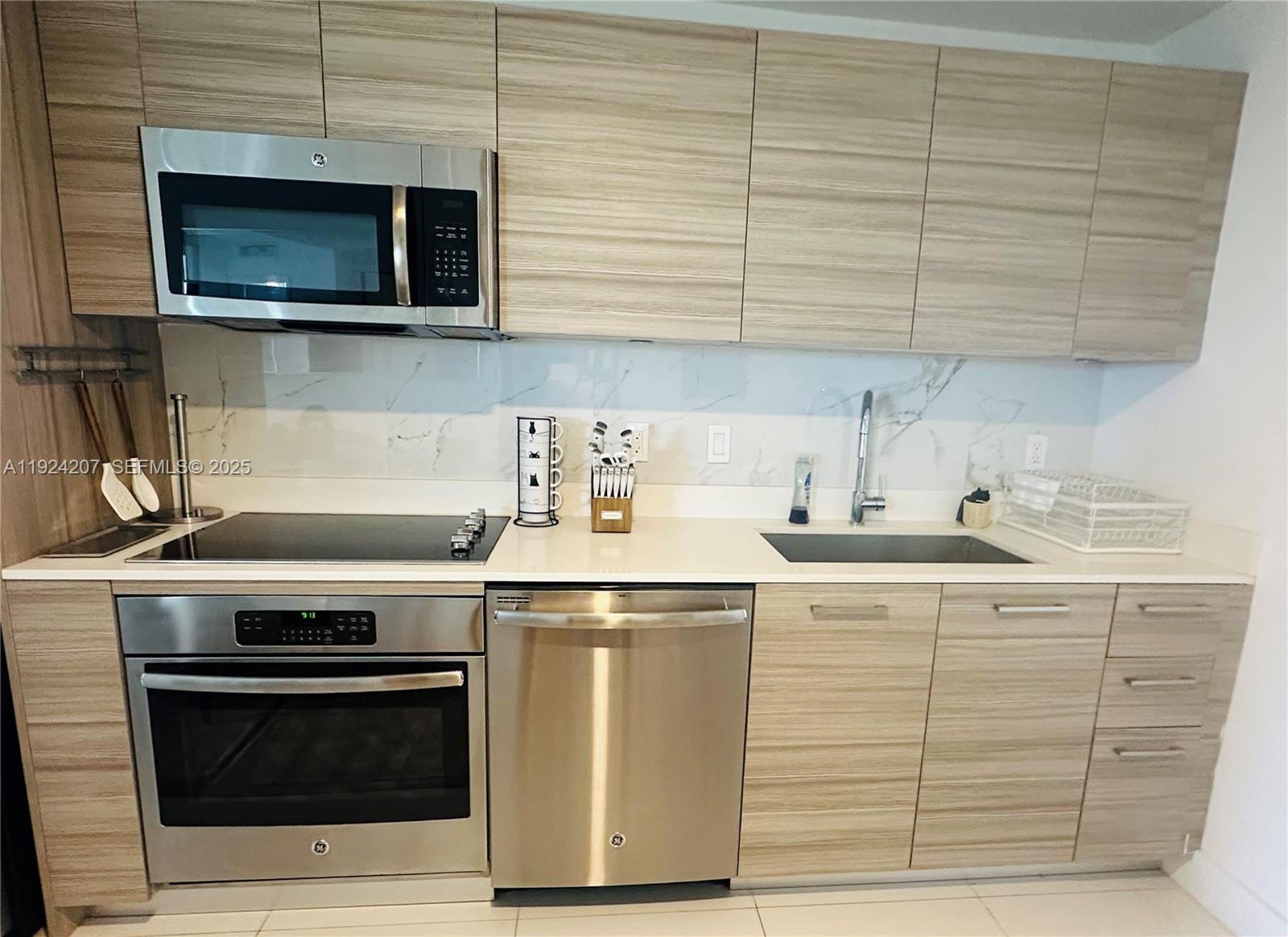 121 NE 34th St #3014, Miami FL 33137