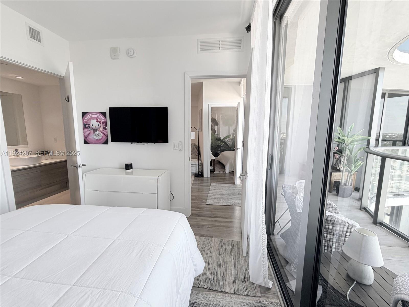 121 NE 34th St #3014, Miami FL 33137