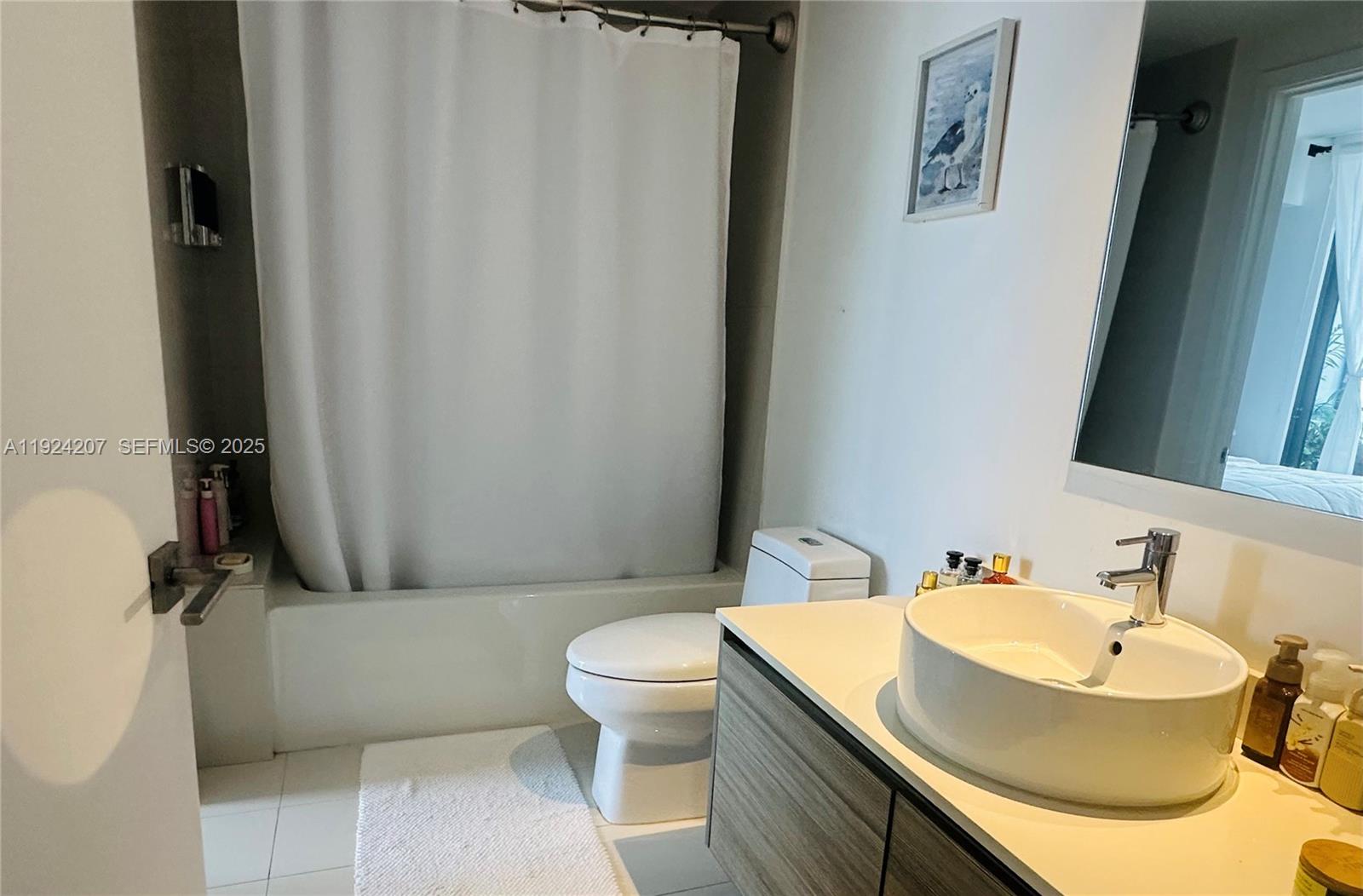 121 NE 34th St #3014, Miami FL 33137