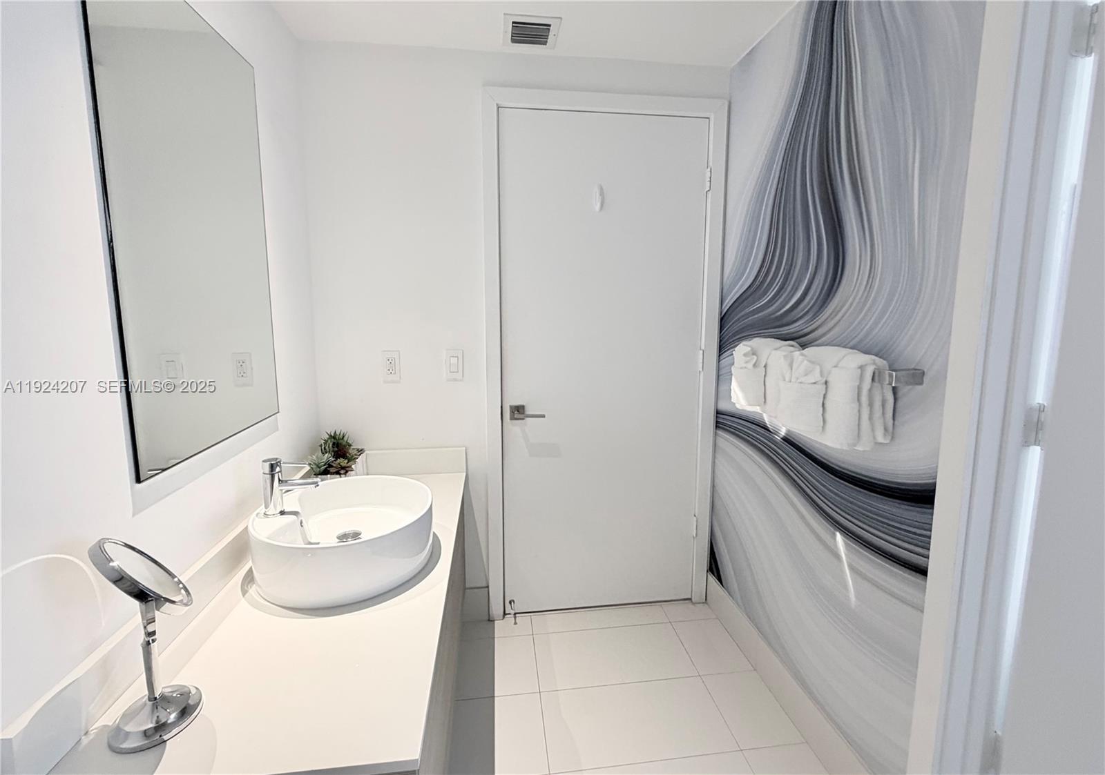121 NE 34th St #3014, Miami FL 33137