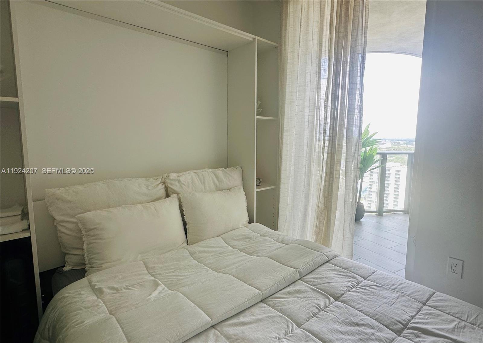 121 NE 34th St #3014, Miami FL 33137