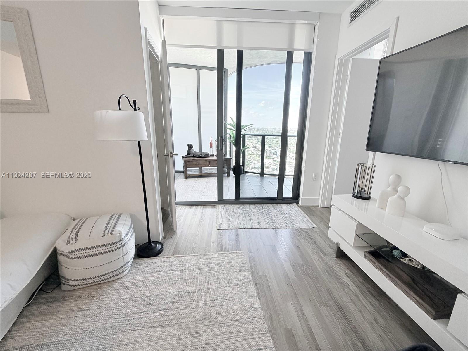 121 NE 34th St #3014, Miami FL 33137