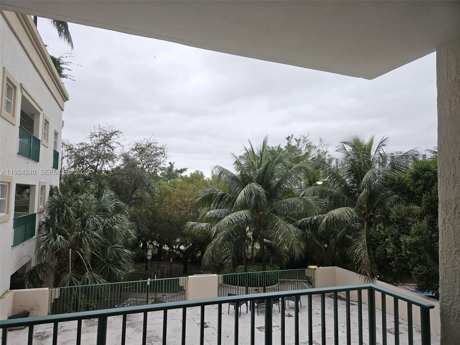 20000 E Country Club Dr #302, Aventura FL 33180