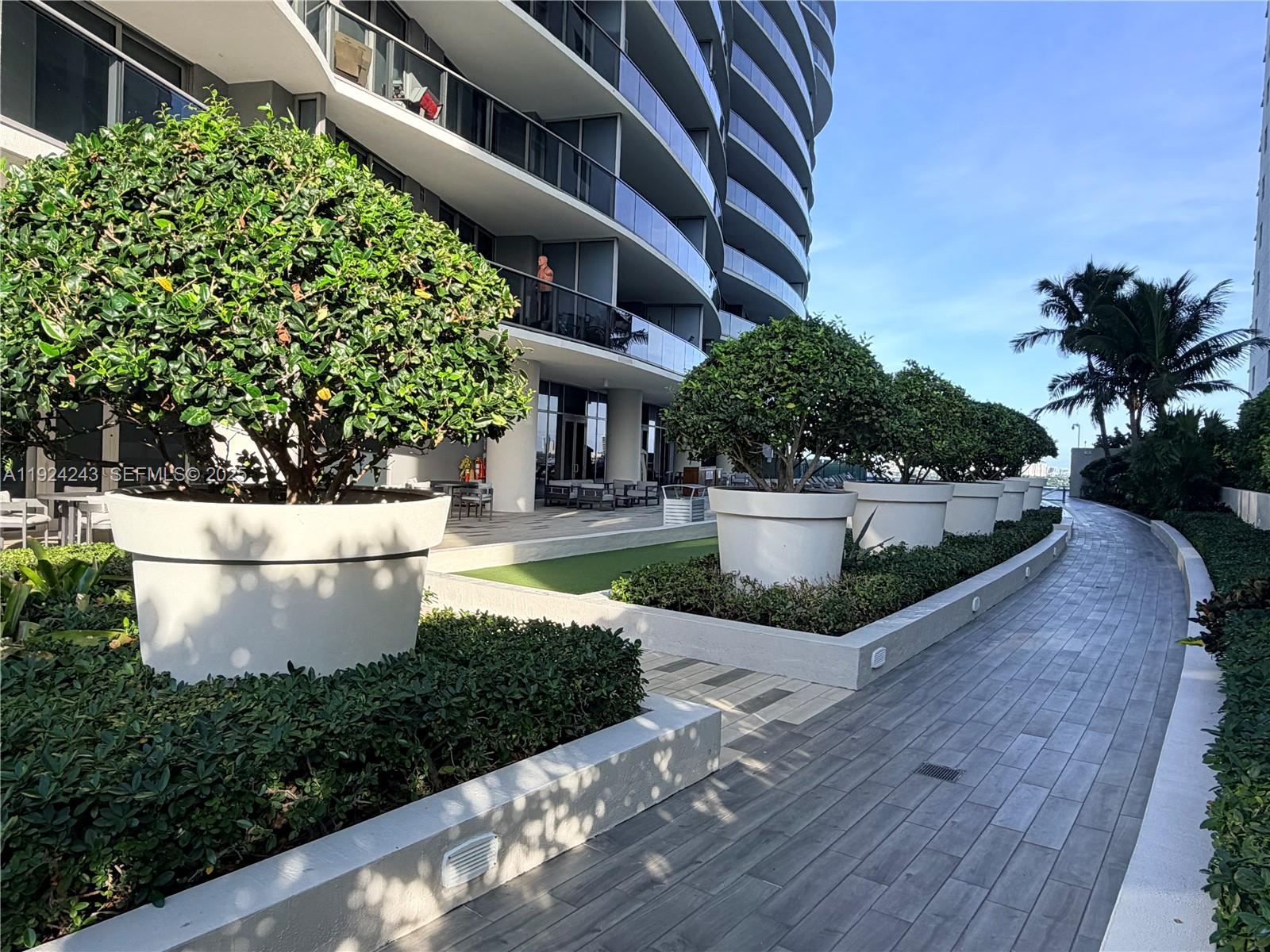 488 NE 18th St #2310, Miami FL 33132