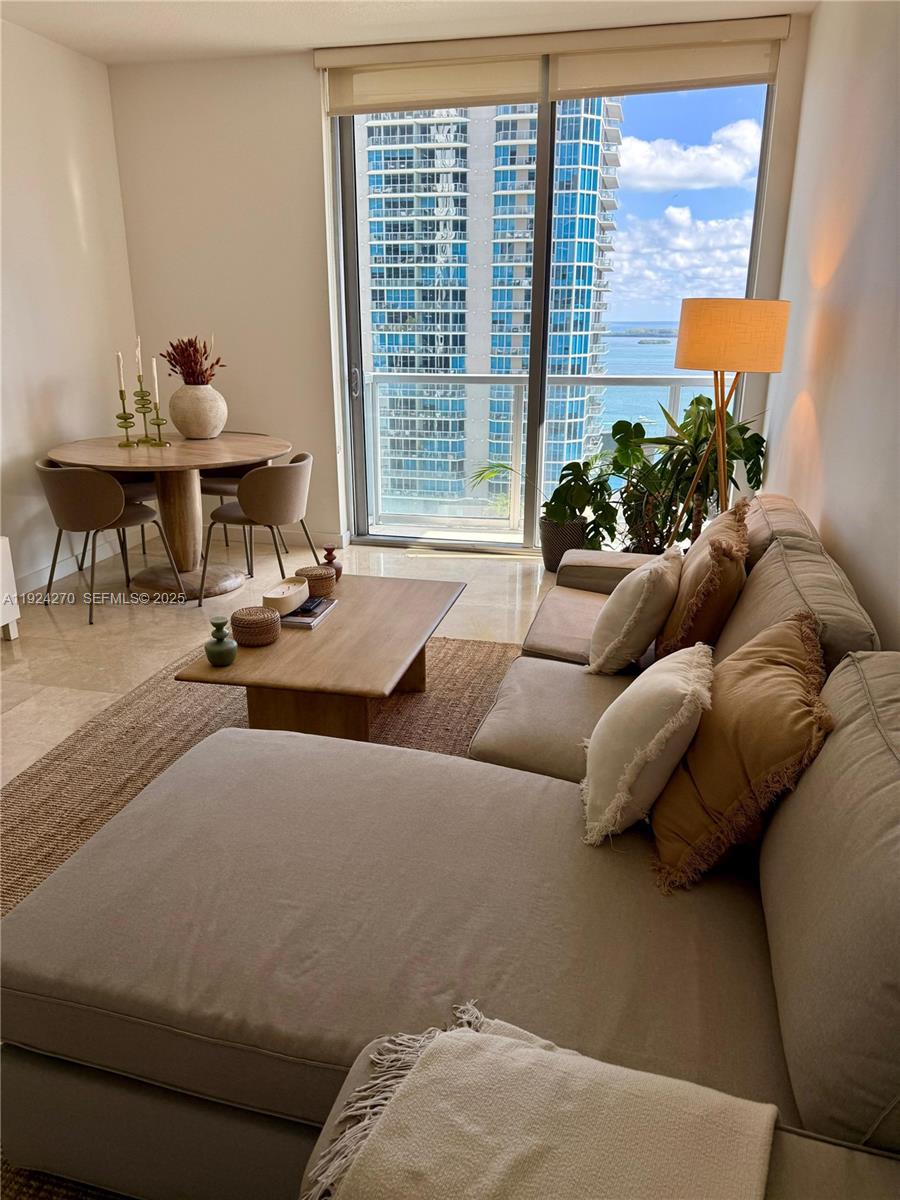 1060 Brickell Ave #2707, Miami FL 33131