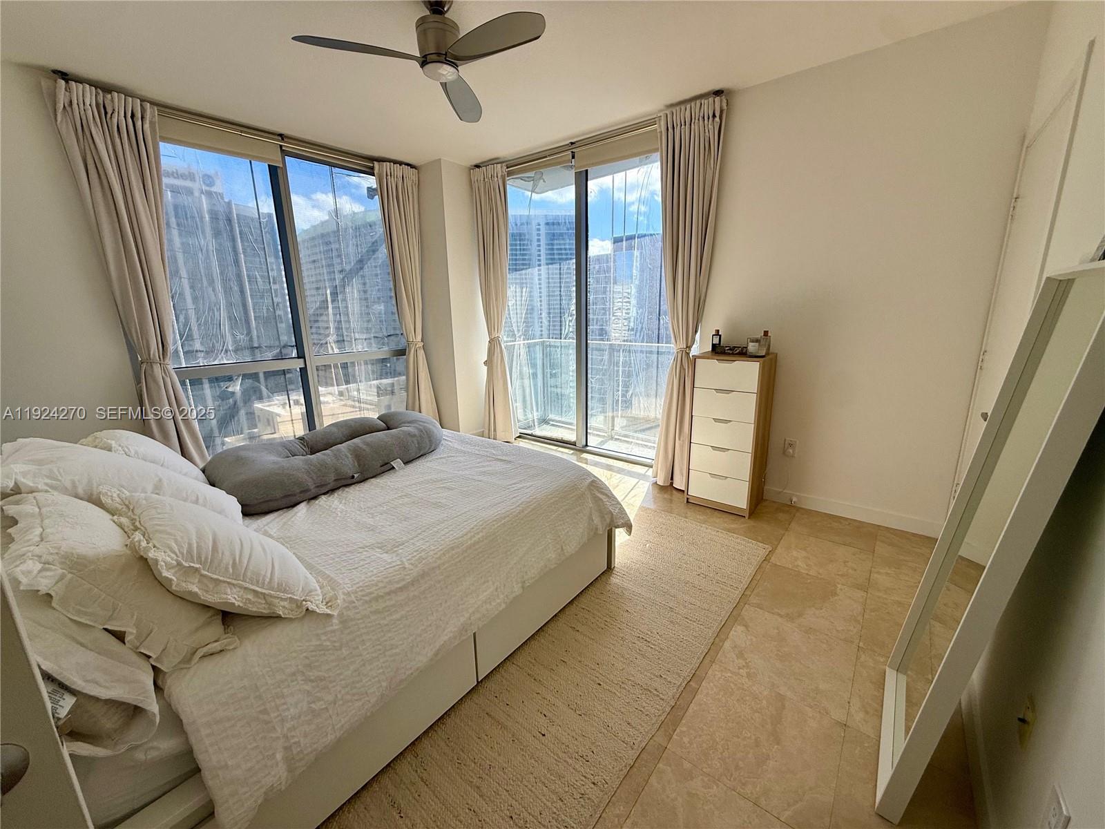 1060 Brickell Ave #2707, Miami FL 33131