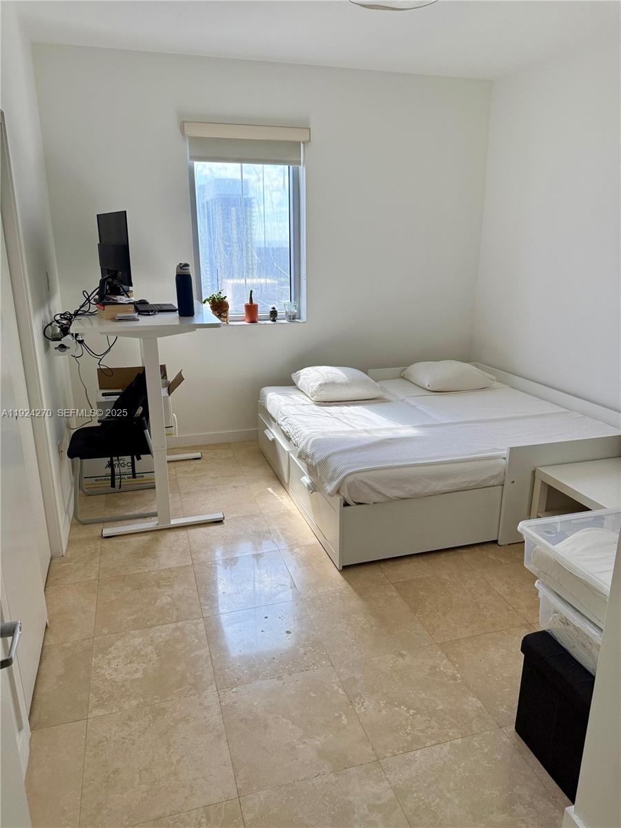 1060 Brickell Ave #2707, Miami FL 33131