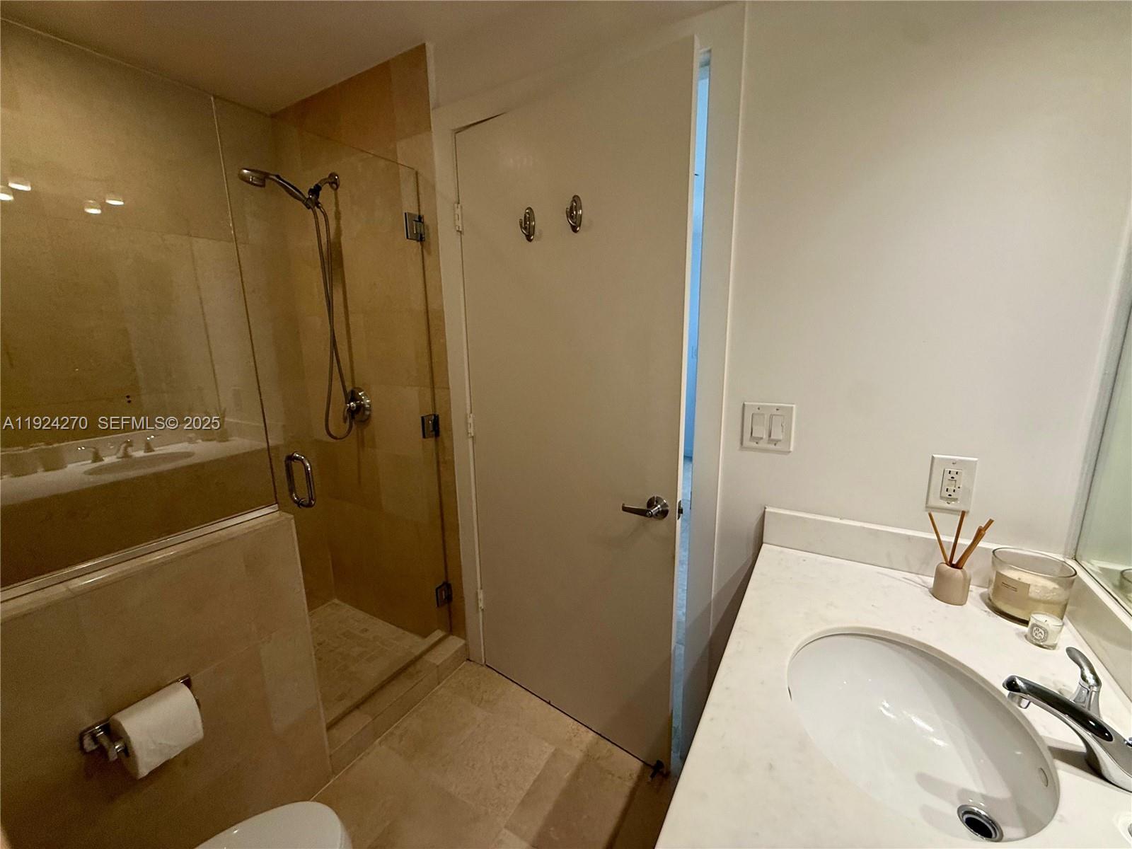 1060 Brickell Ave #2707, Miami FL 33131
