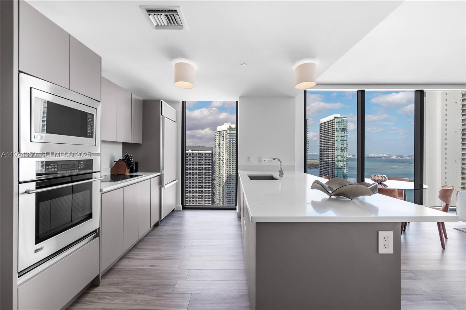 460 NE 28th St #3601, Miami FL 33137
