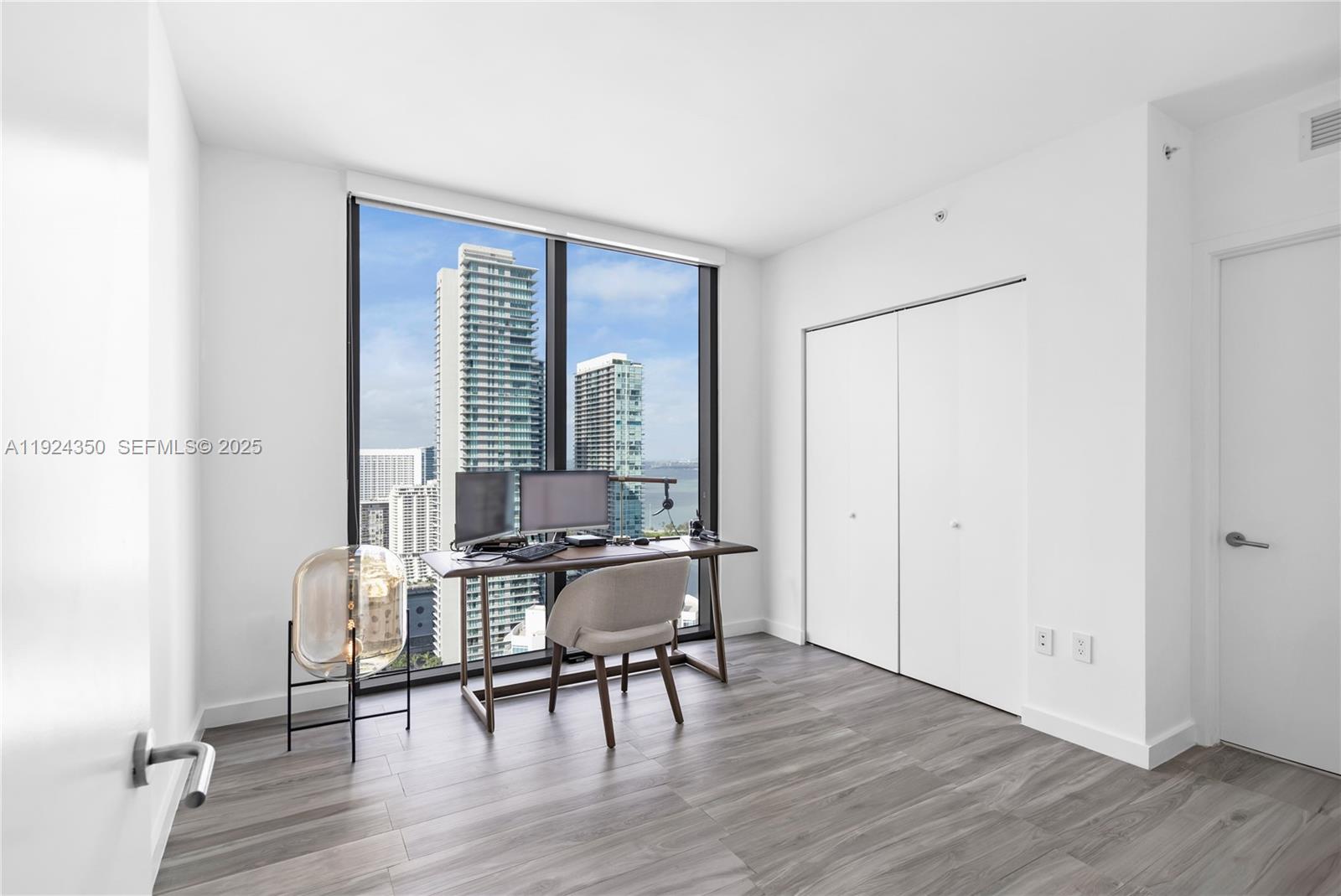 460 NE 28th St #3601, Miami FL 33137
