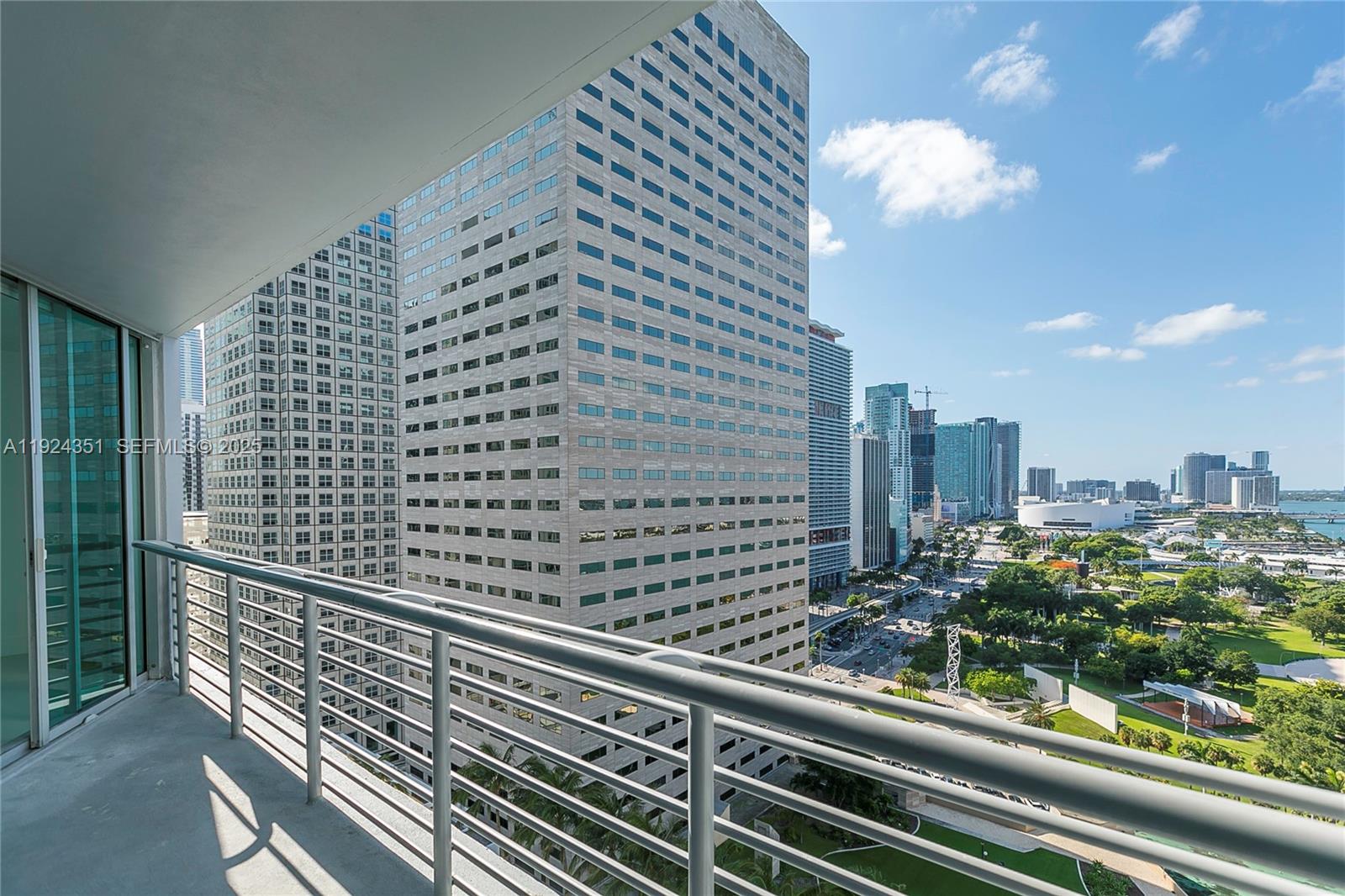 325 S Biscayne Blvd #2424, Miami FL 33131