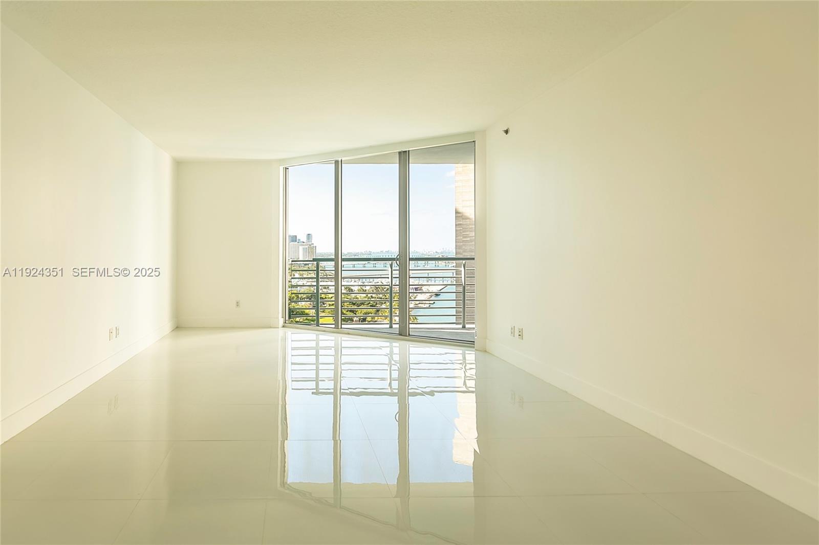 325 S Biscayne Blvd #2424, Miami FL 33131