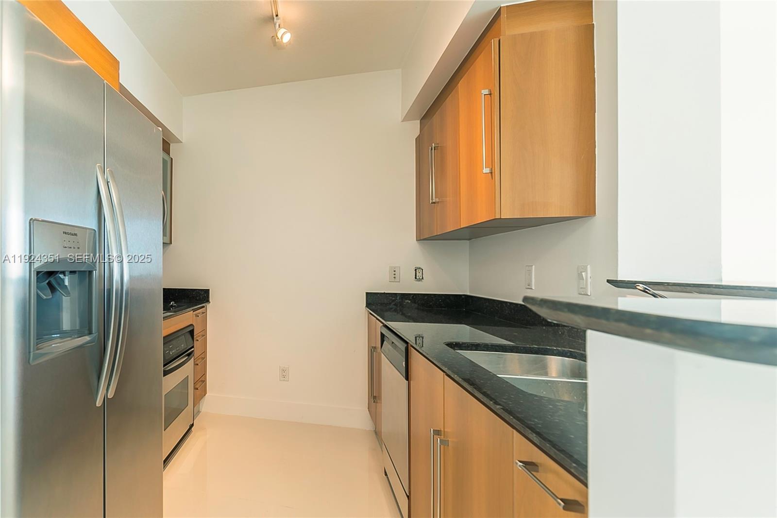 325 S Biscayne Blvd #2424, Miami FL 33131