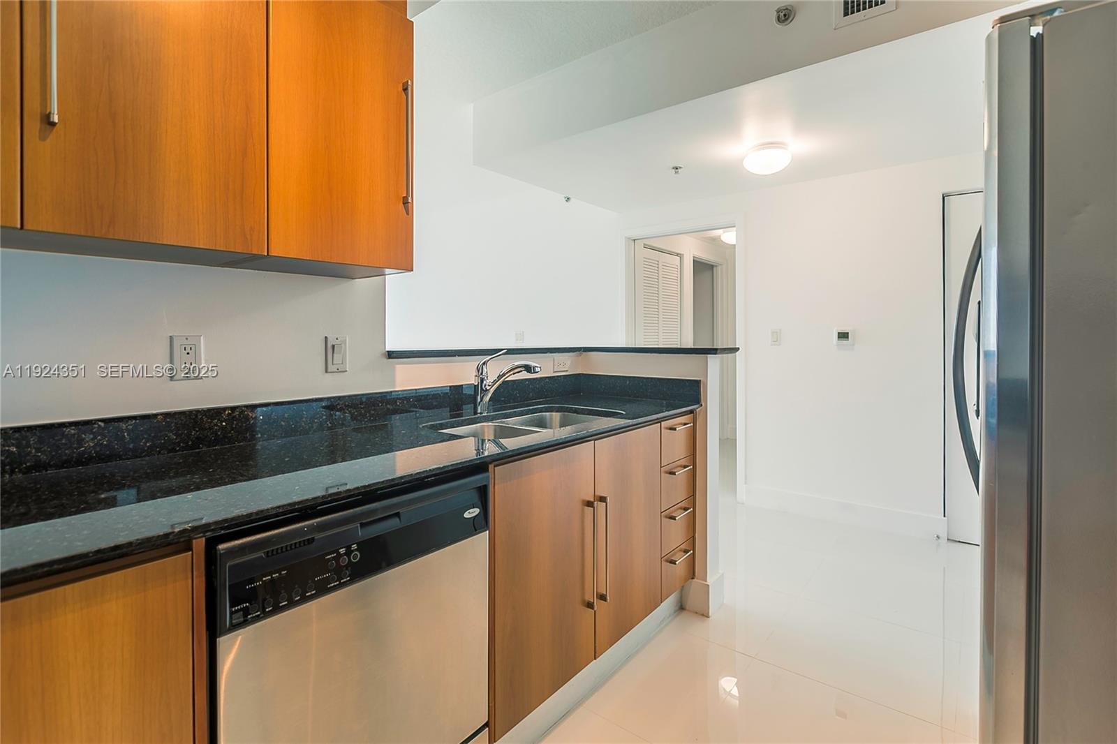 325 S Biscayne Blvd #2424, Miami FL 33131