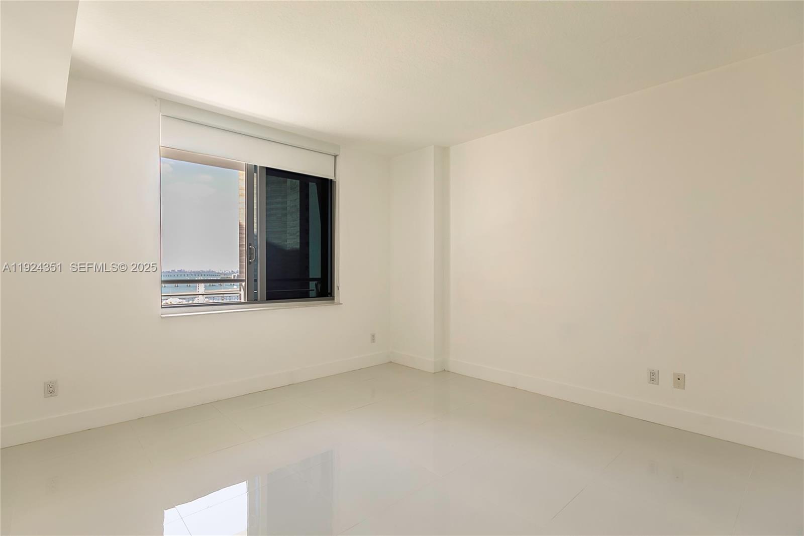 325 S Biscayne Blvd #2424, Miami FL 33131
