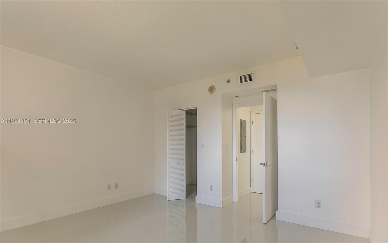 325 S Biscayne Blvd #2424, Miami FL 33131