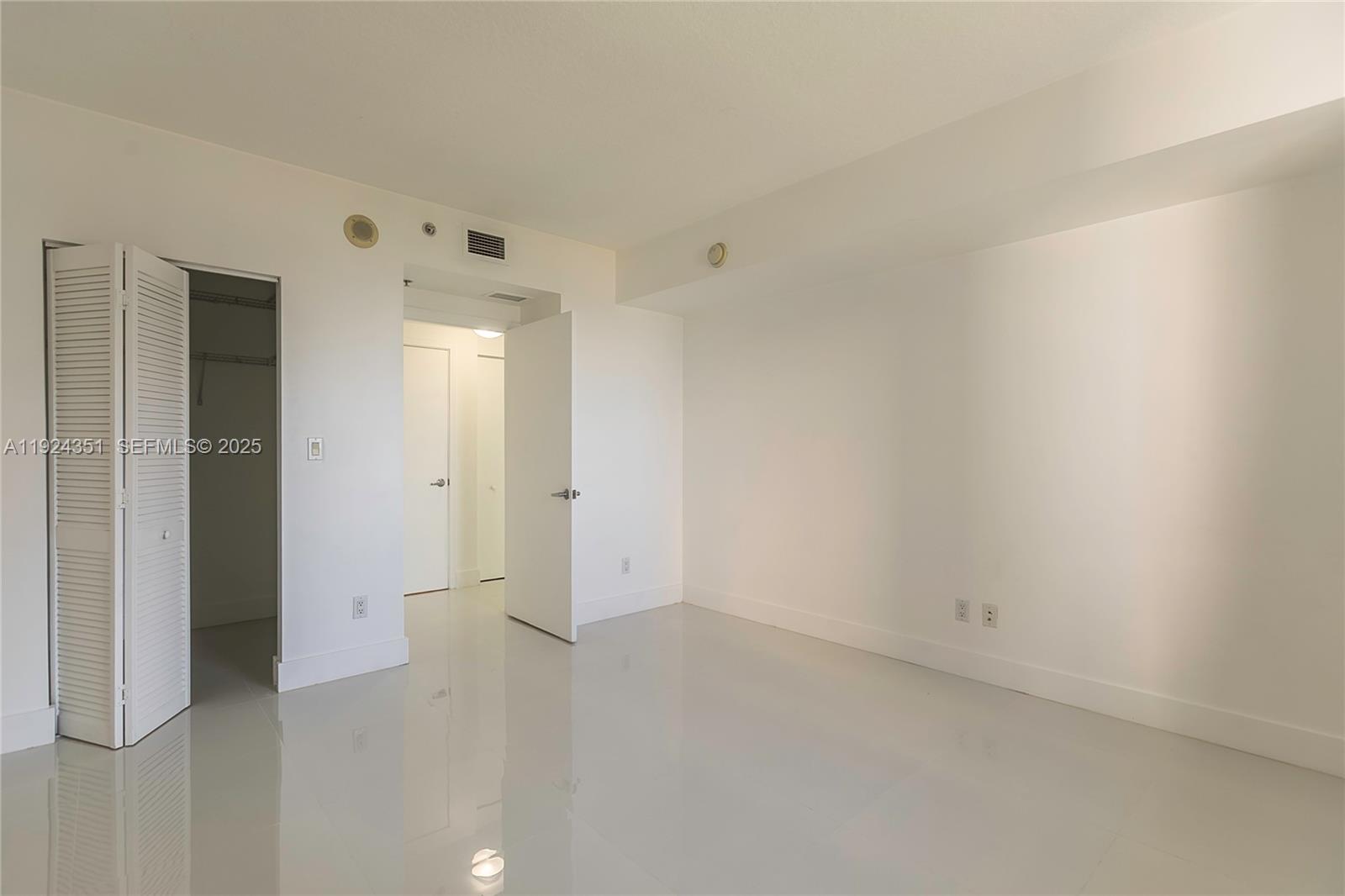 325 S Biscayne Blvd #2424, Miami FL 33131