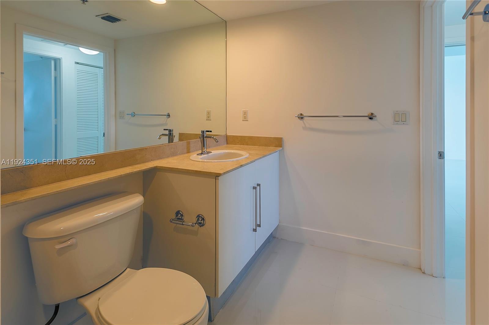 325 S Biscayne Blvd #2424, Miami FL 33131