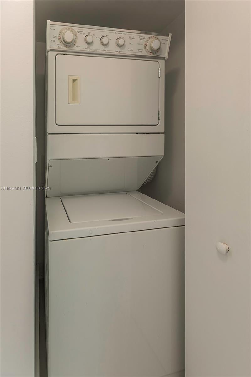 325 S Biscayne Blvd #2424, Miami FL 33131