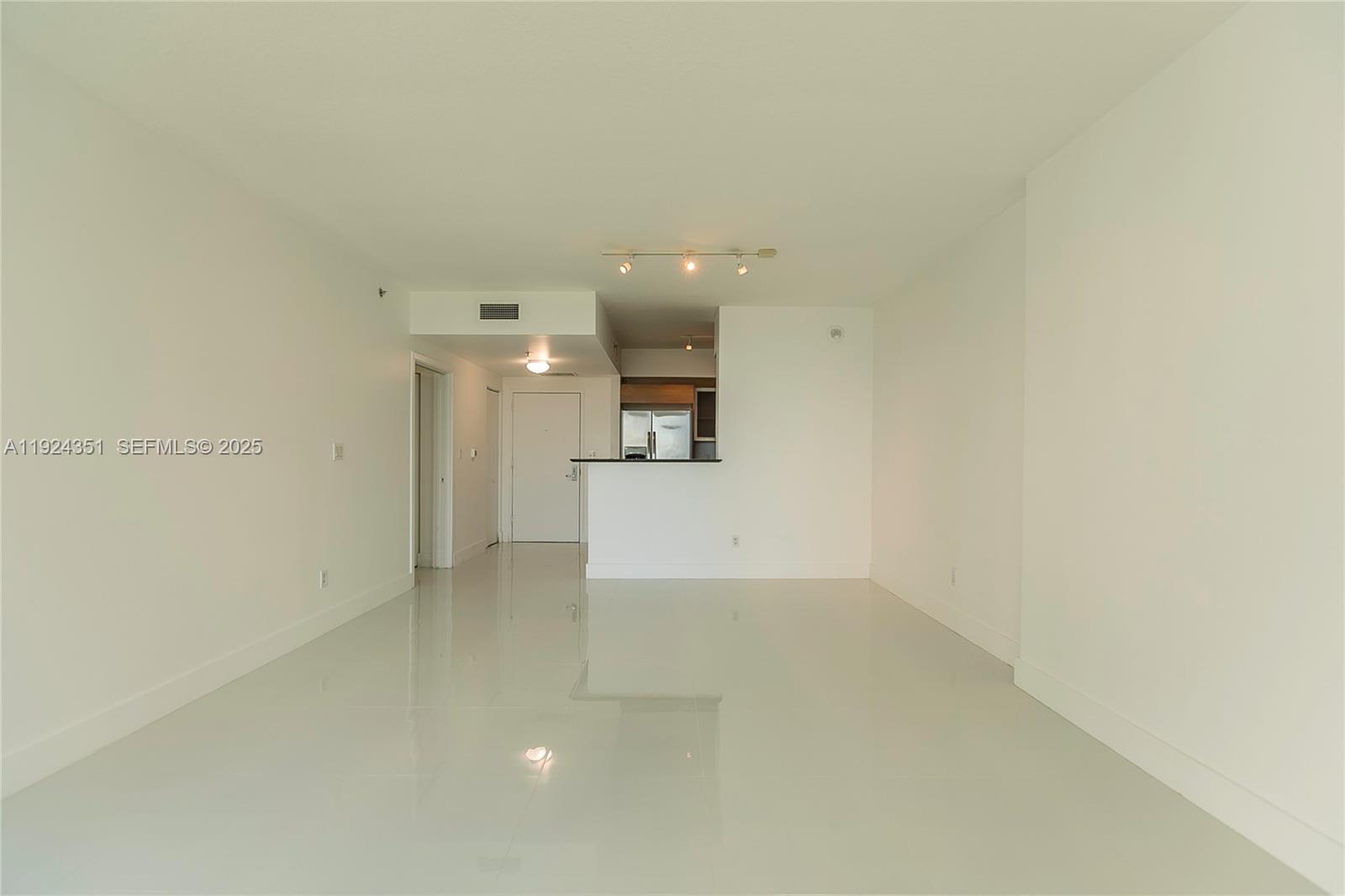 325 S Biscayne Blvd #2424, Miami FL 33131
