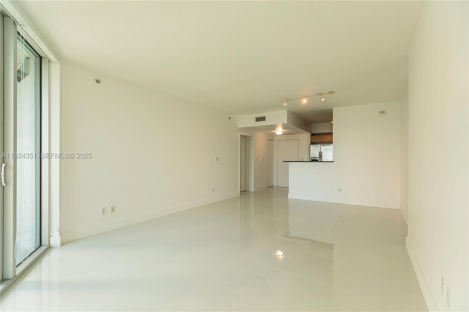325 S Biscayne Blvd #2424, Miami FL 33131