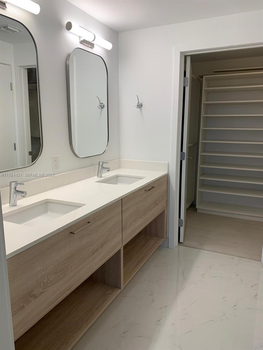 16385 Biscayne Blvd #2302, North Miami Beach FL 33160