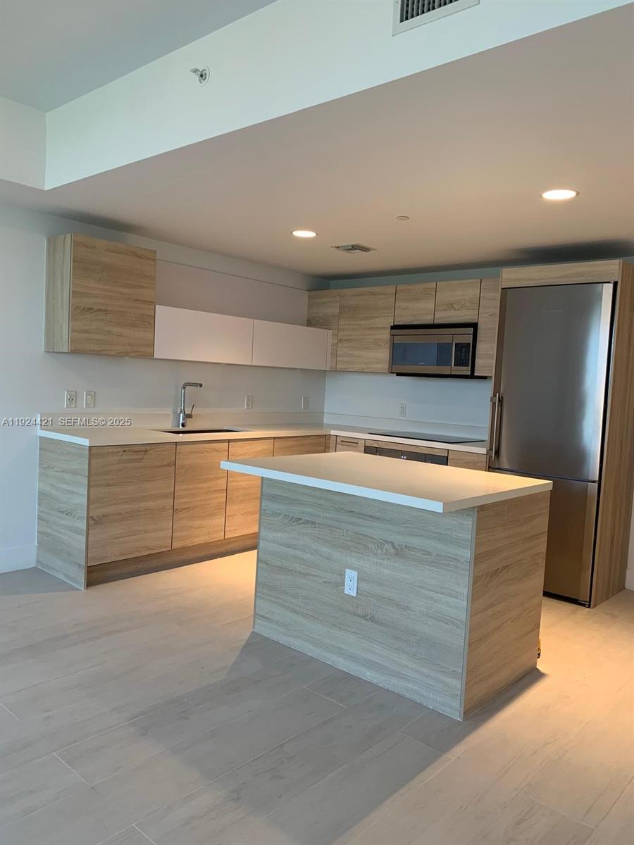 16385 Biscayne Blvd #2302, North Miami Beach FL 33160