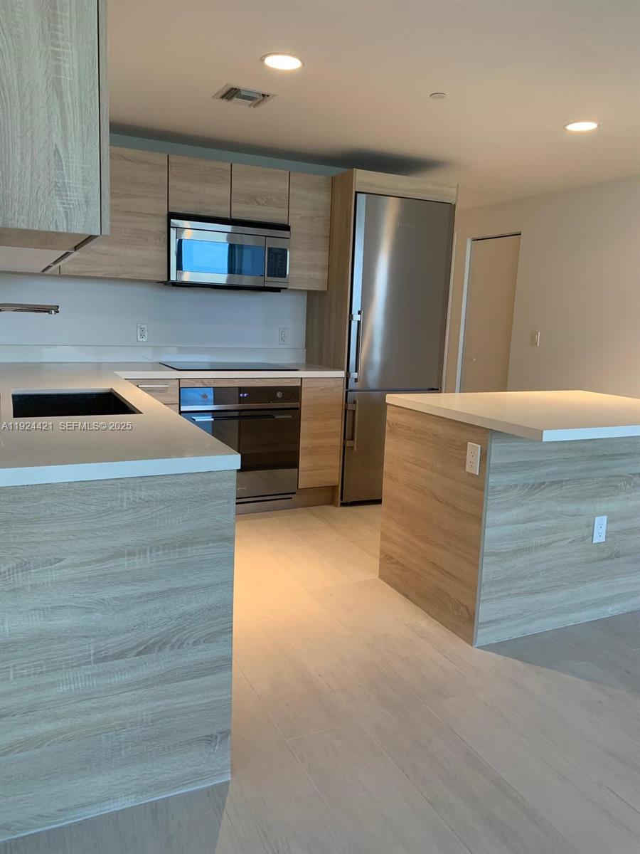 16385 Biscayne Blvd #2302, North Miami Beach FL 33160