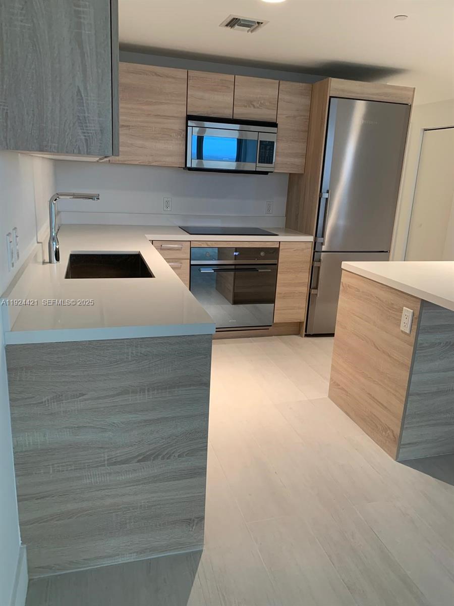 16385 Biscayne Blvd #2302, North Miami Beach FL 33160