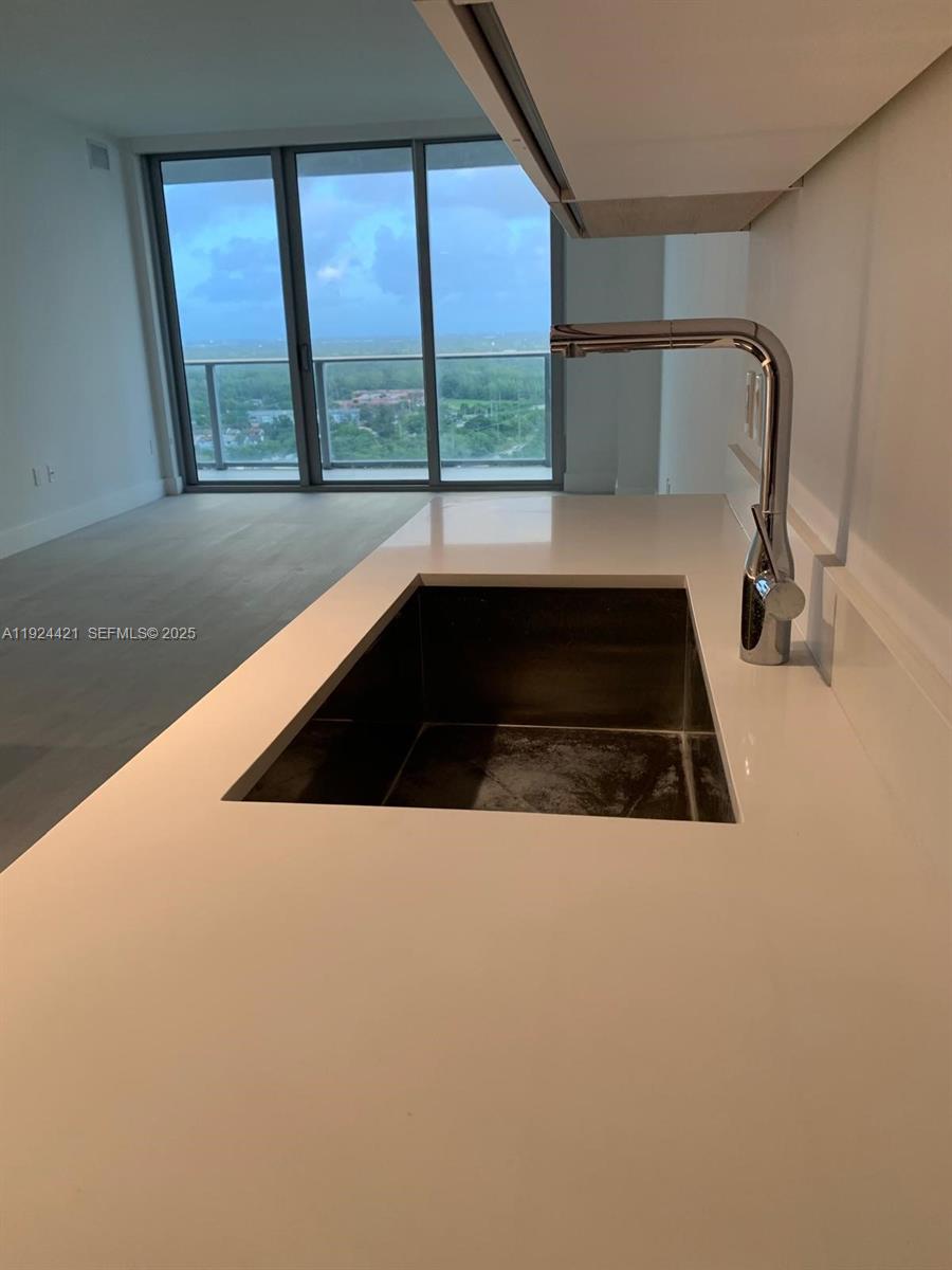 16385 Biscayne Blvd #2302, North Miami Beach FL 33160