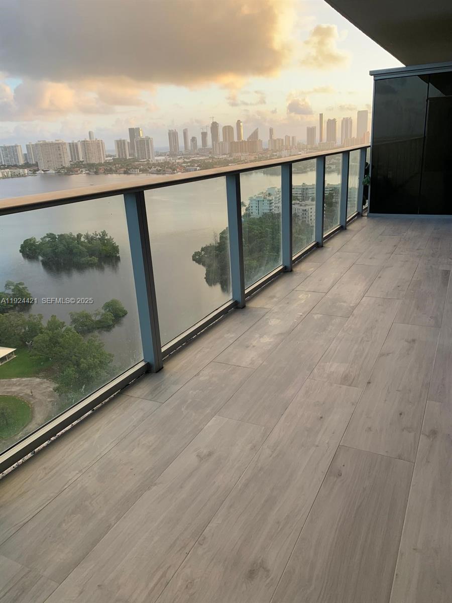 16385 Biscayne Blvd #2302, North Miami Beach FL 33160