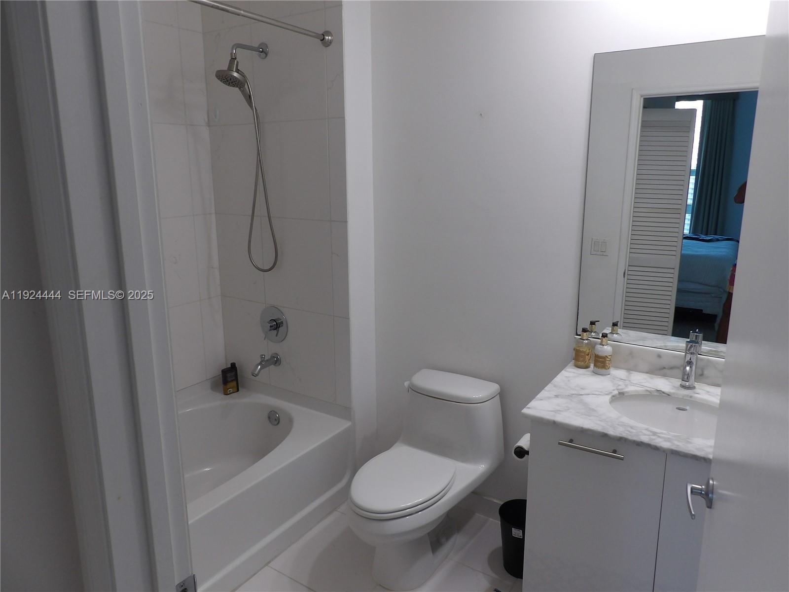 950 Brickell Bay Dr #4206, Miami FL 33131
