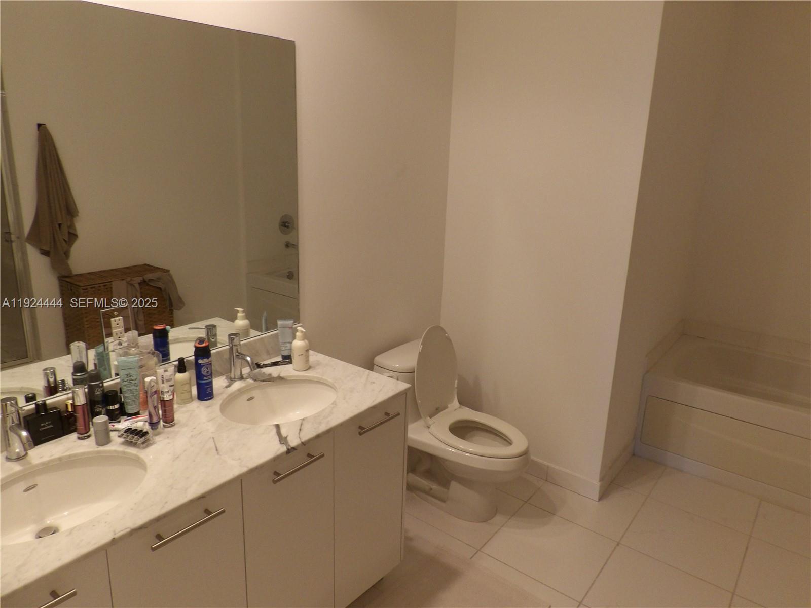 950 Brickell Bay Dr #4206, Miami FL 33131