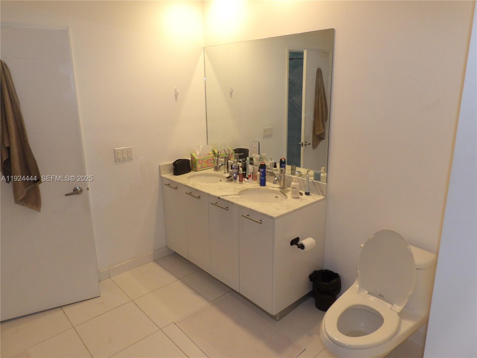 950 Brickell Bay Dr #4206, Miami FL 33131