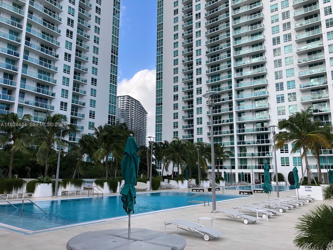 950 Brickell Bay Dr #4206, Miami FL 33131