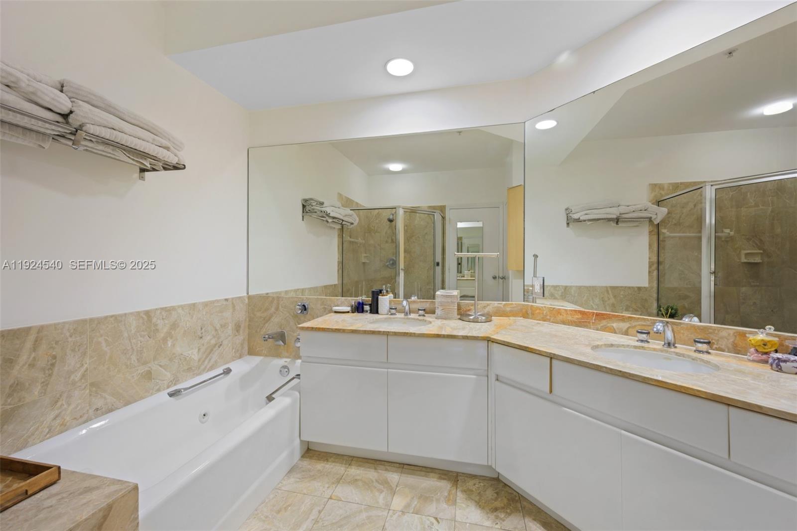 888 Brickell Key Dr #2909, Miami FL 33131
