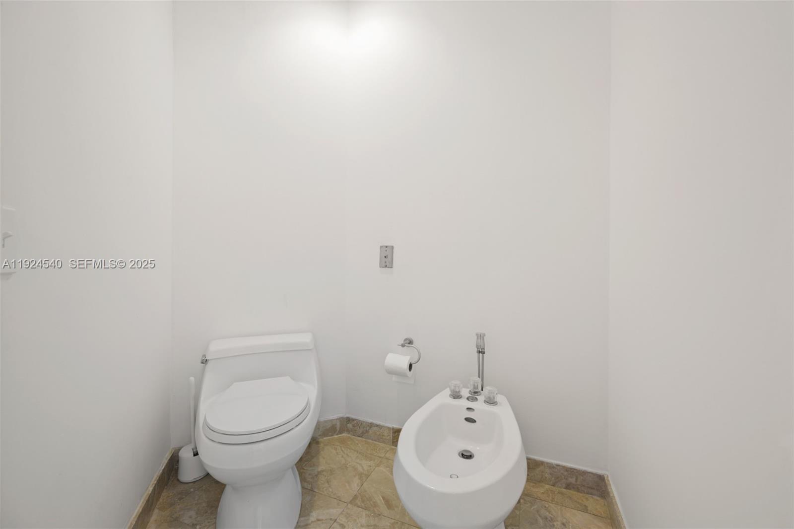 888 Brickell Key Dr #2909, Miami FL 33131