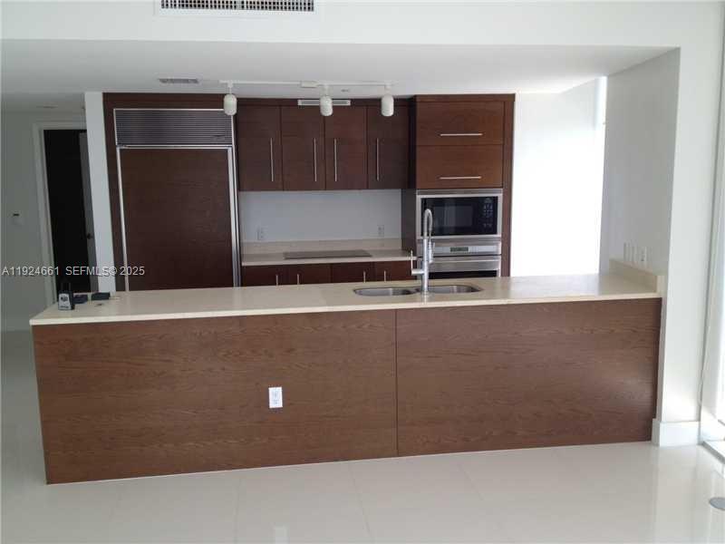 475 Brickell Ave #2415, Miami FL 33131
