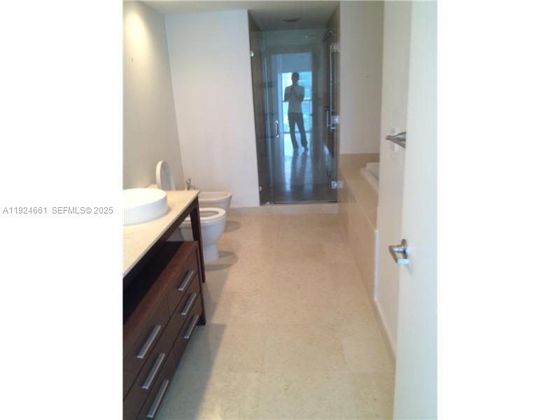 475 Brickell Ave #2415, Miami FL 33131