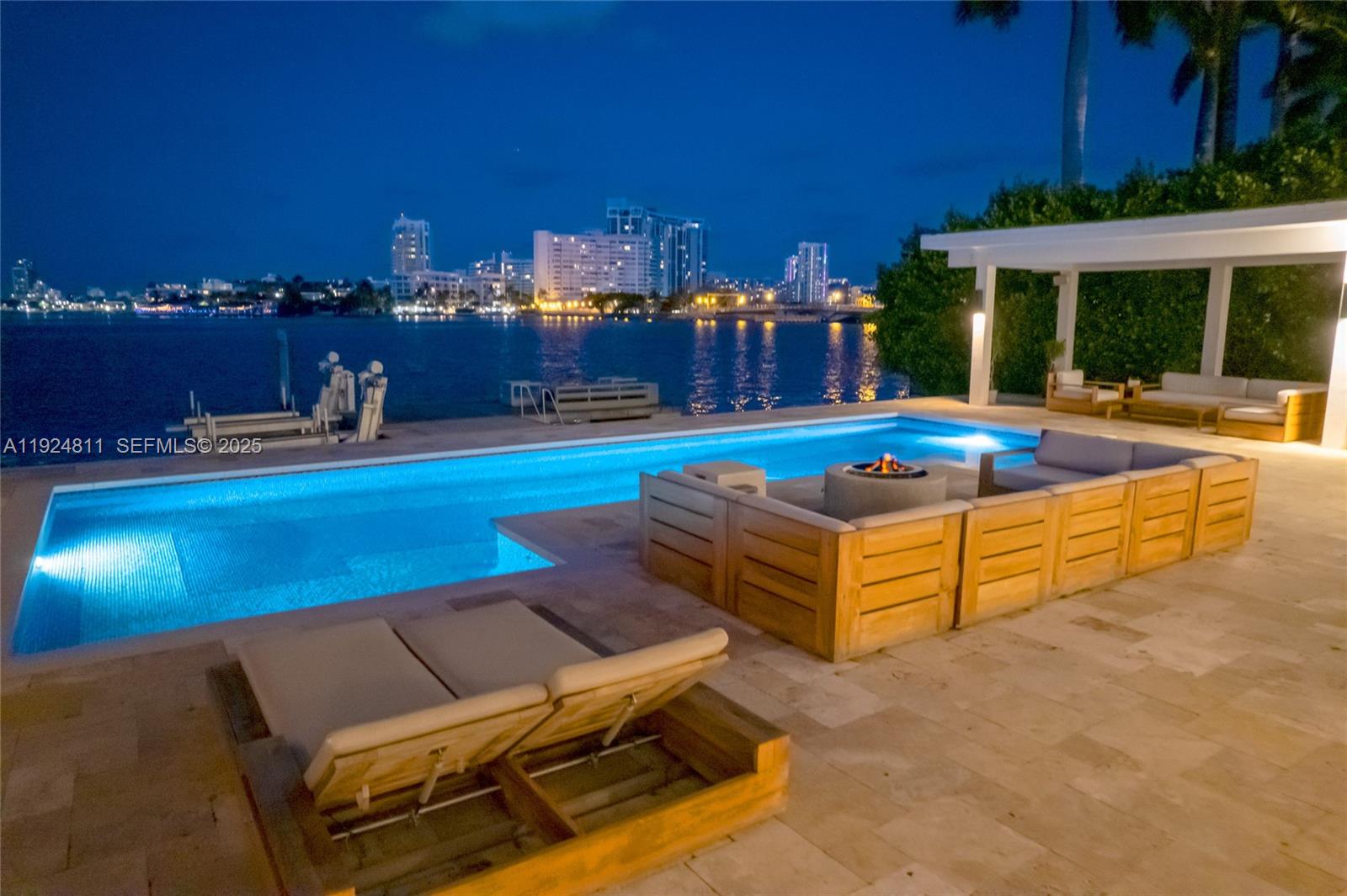 327 E Rivo Alto Dr, Miami Beach FL 33139