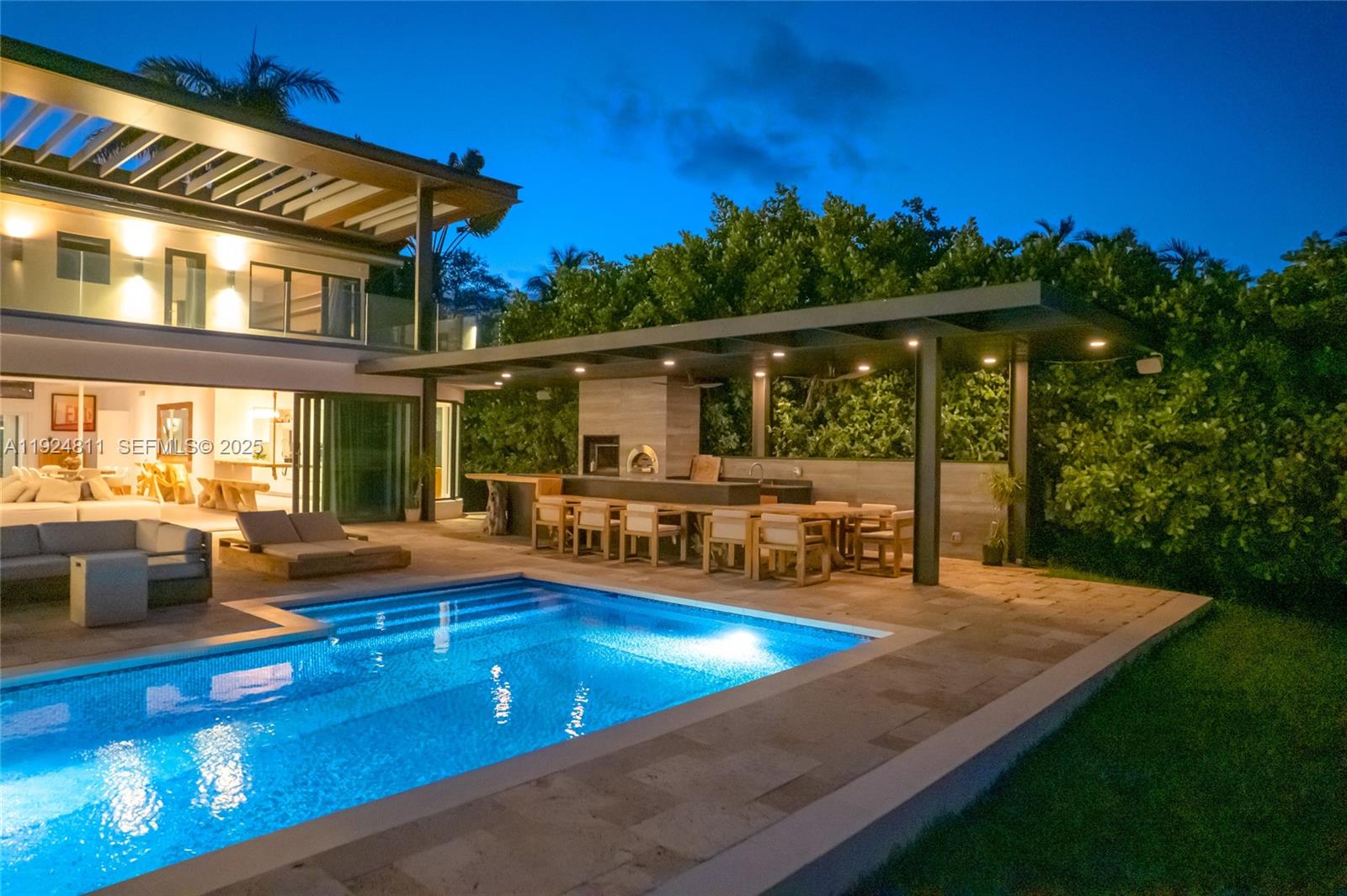 327 E Rivo Alto Dr, Miami Beach FL 33139
