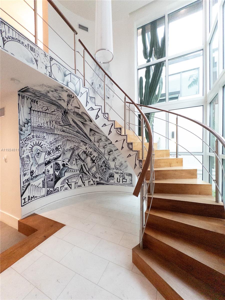 327 E Rivo Alto Dr, Miami Beach FL 33139