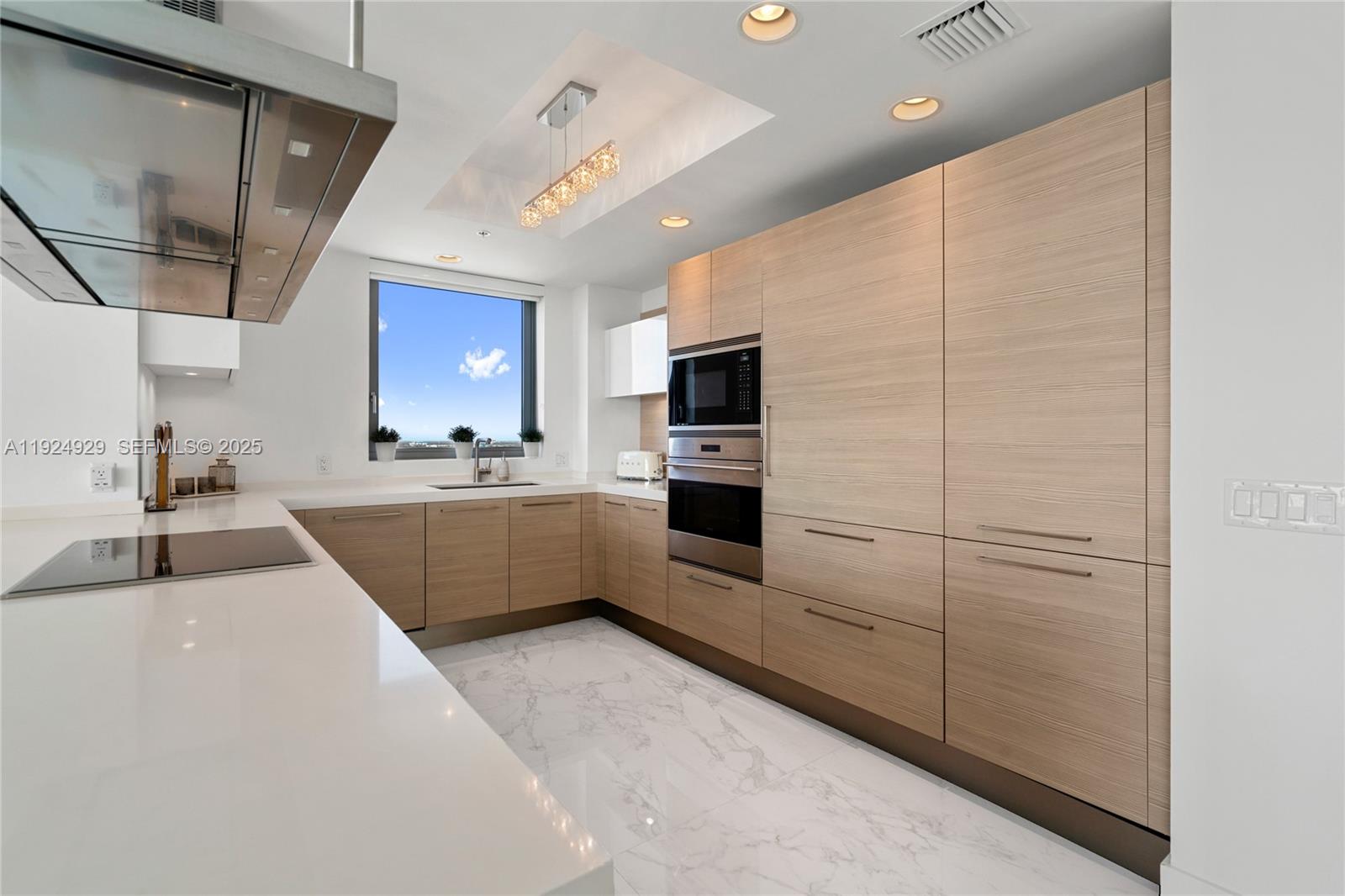 17111 Biscayne Blvd #2002, North Miami Beach FL 33160