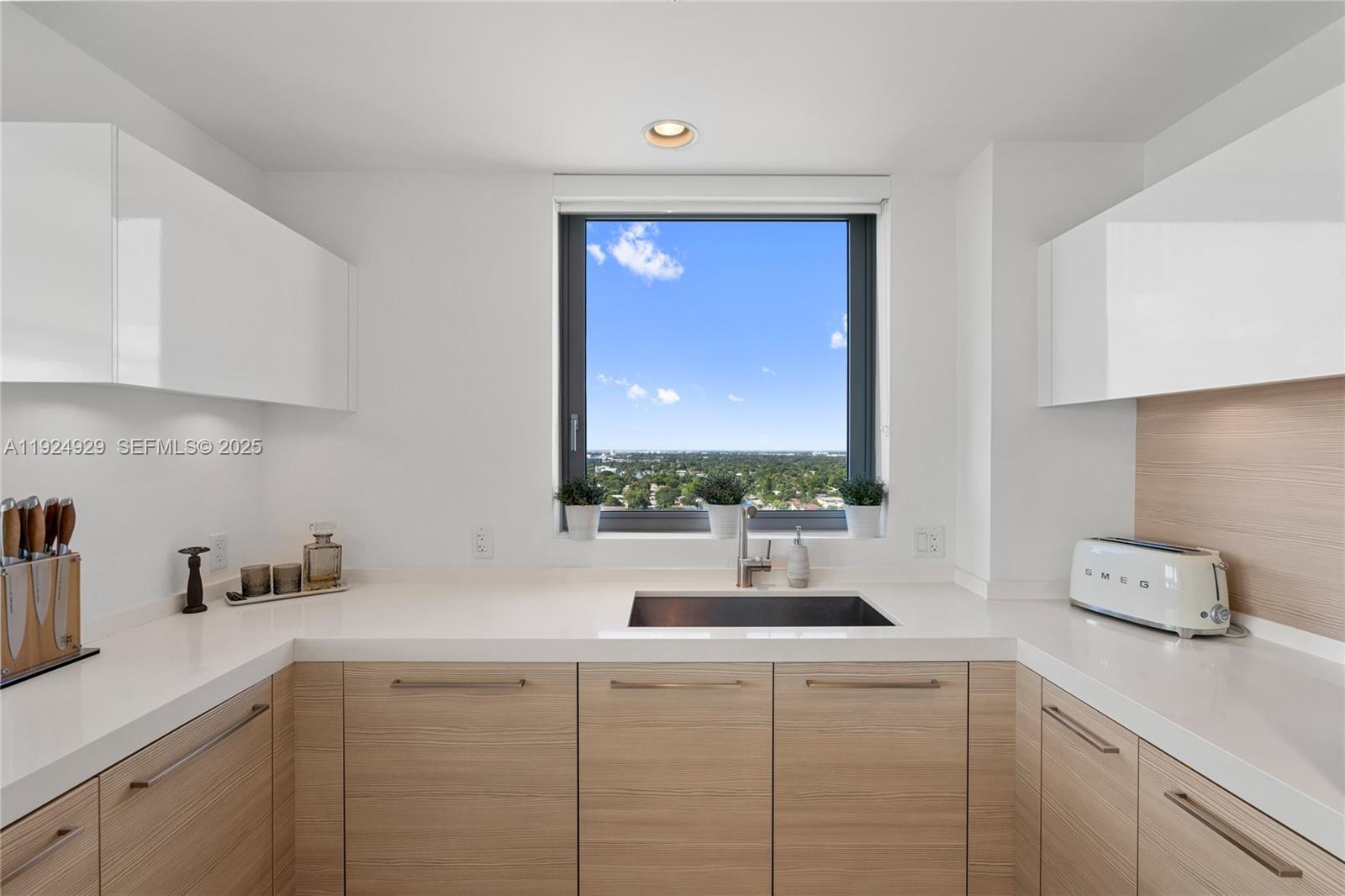 17111 Biscayne Blvd #2002, North Miami Beach FL 33160