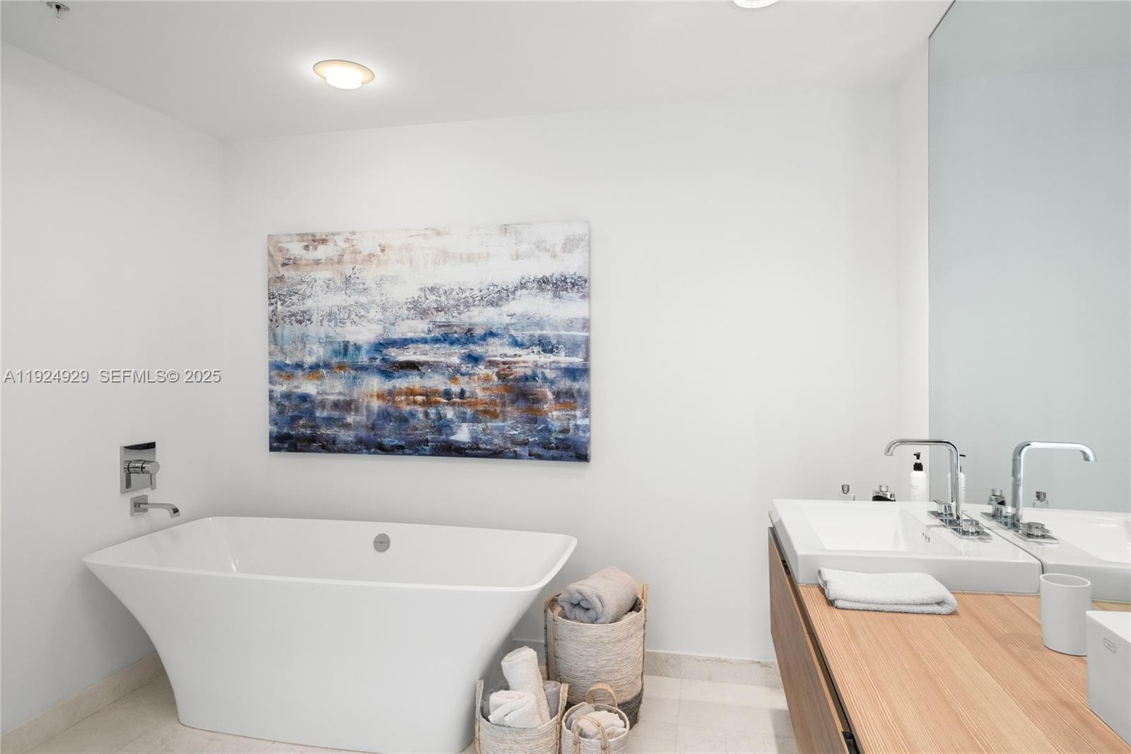 17111 Biscayne Blvd #2002, North Miami Beach FL 33160