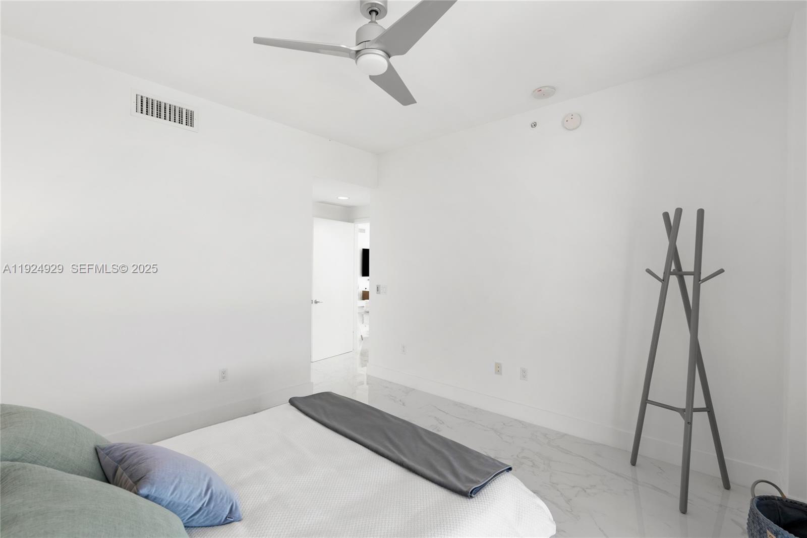 17111 Biscayne Blvd #2002, North Miami Beach FL 33160