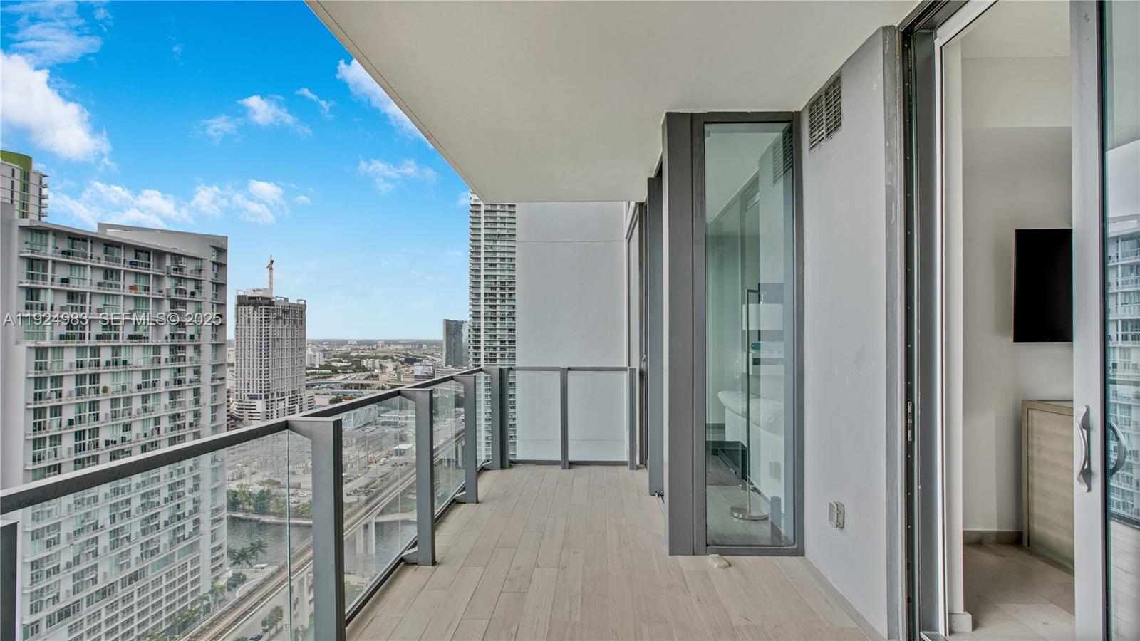 88 SW 7th St #2008, Miami FL 33130