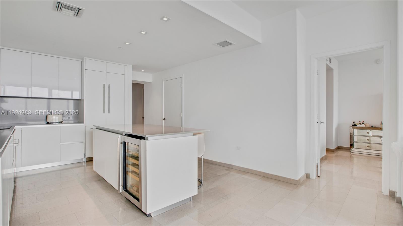 88 SW 7th St #2008, Miami FL 33130
